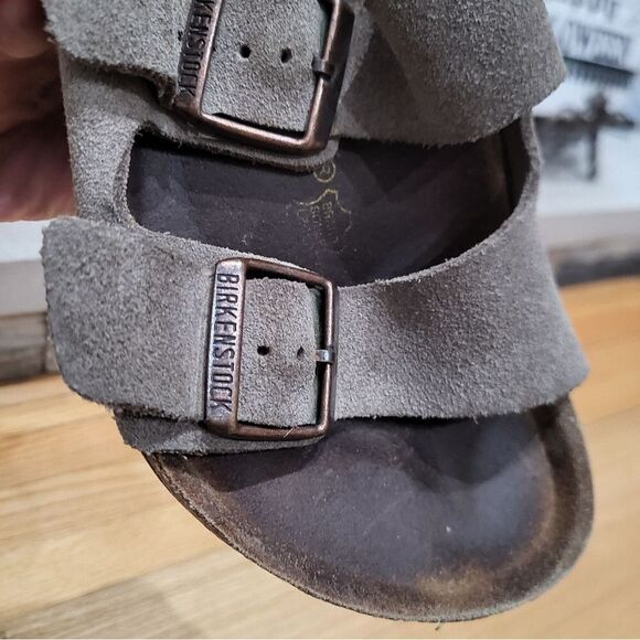 Birkenstock Arizona Taupe Suede Leather Buckle Sandals Sz L7 M6 - Picture 11 of 14